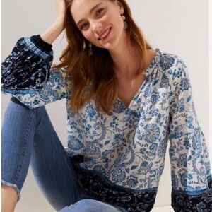 LOFT Peasant Top Women’s SP Flowing Soft & Cool EUC Blue & White Floral Bordered